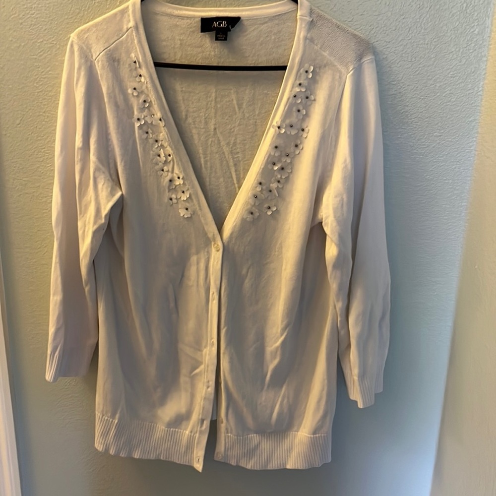 Women’s size Large AGB white, lightweight, cardigan sweater with beaded flowers